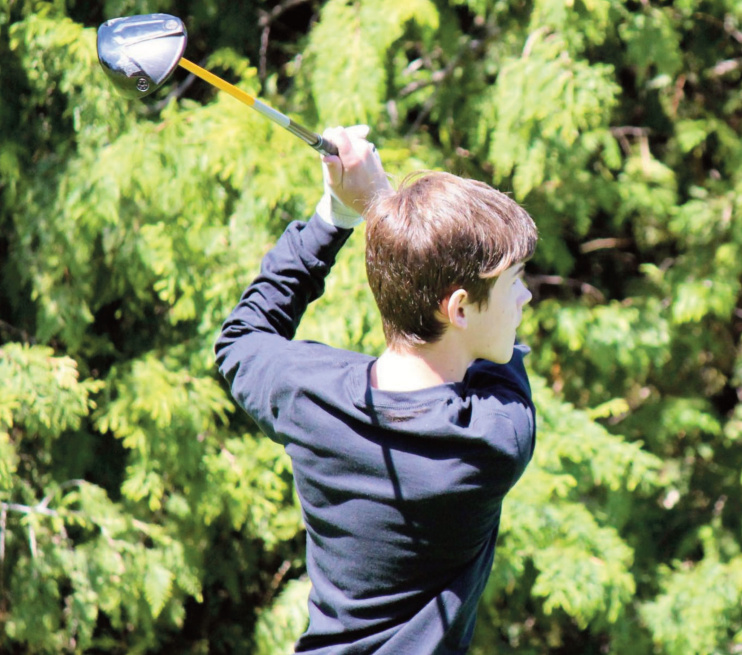 Pointer Carver Potterton watches his drive Saturday at Platteville. Photo by John Dalton.